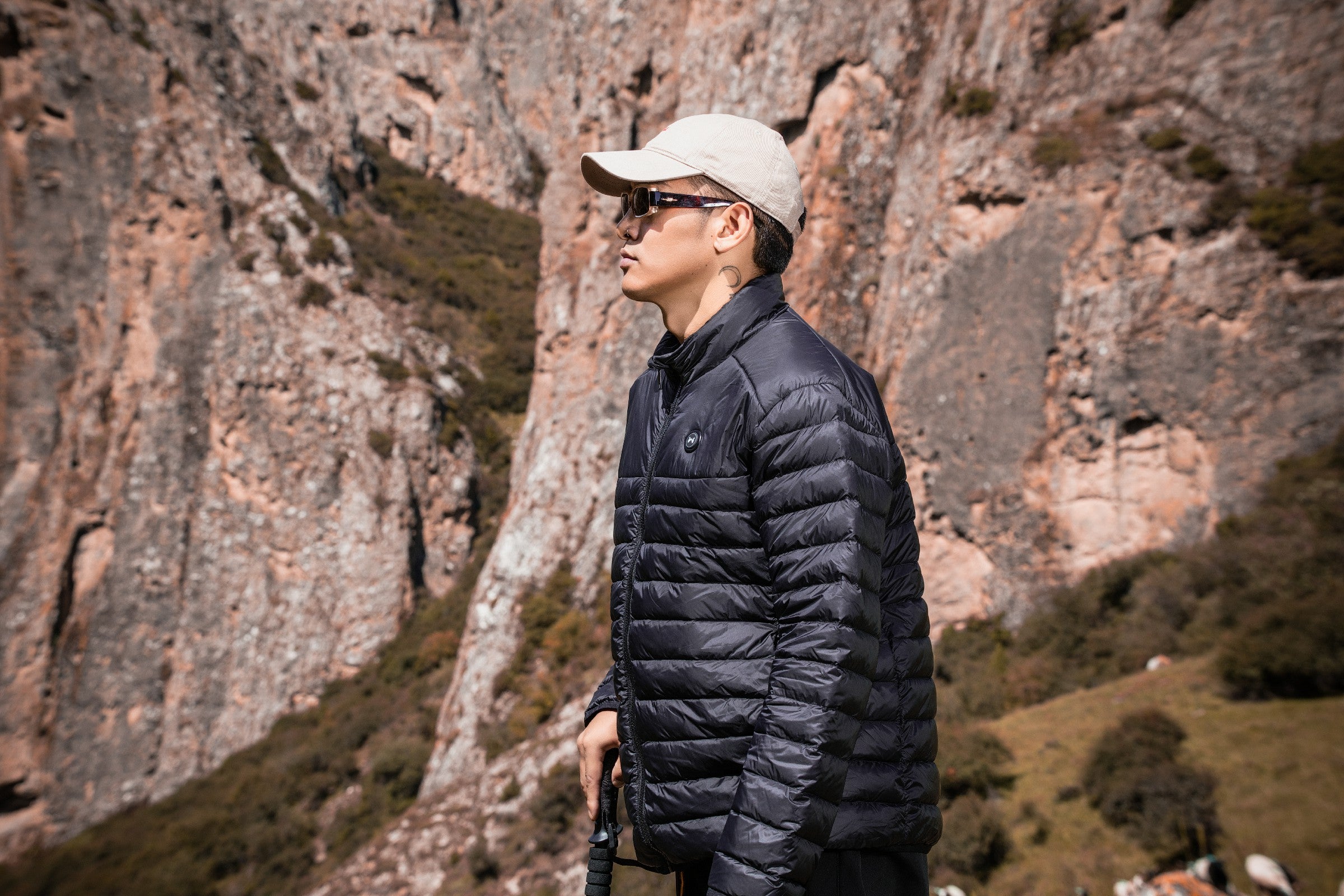 Female Puffer Heated Jacket Intelligent And Windproof For Rock Climbing