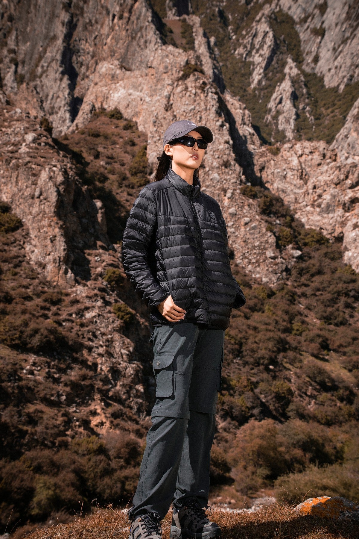 Female Puffer Heated Jacket Intelligent And Windproof For Rock Climbing