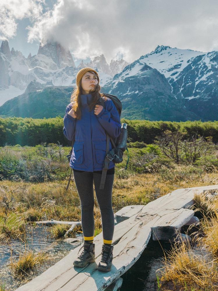 Women's Low-Profile Sports Heated Jacket – Discreet Warmth for Hiking & Workouts