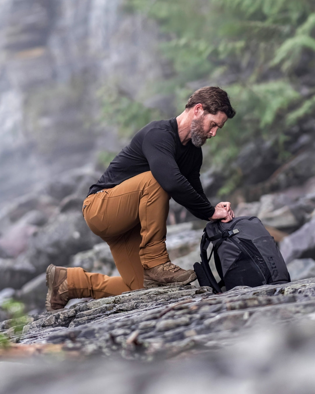 Men's Durable Heated Outdoor Pants – Abrasion-Resistant + Windproof for Rough Hiking