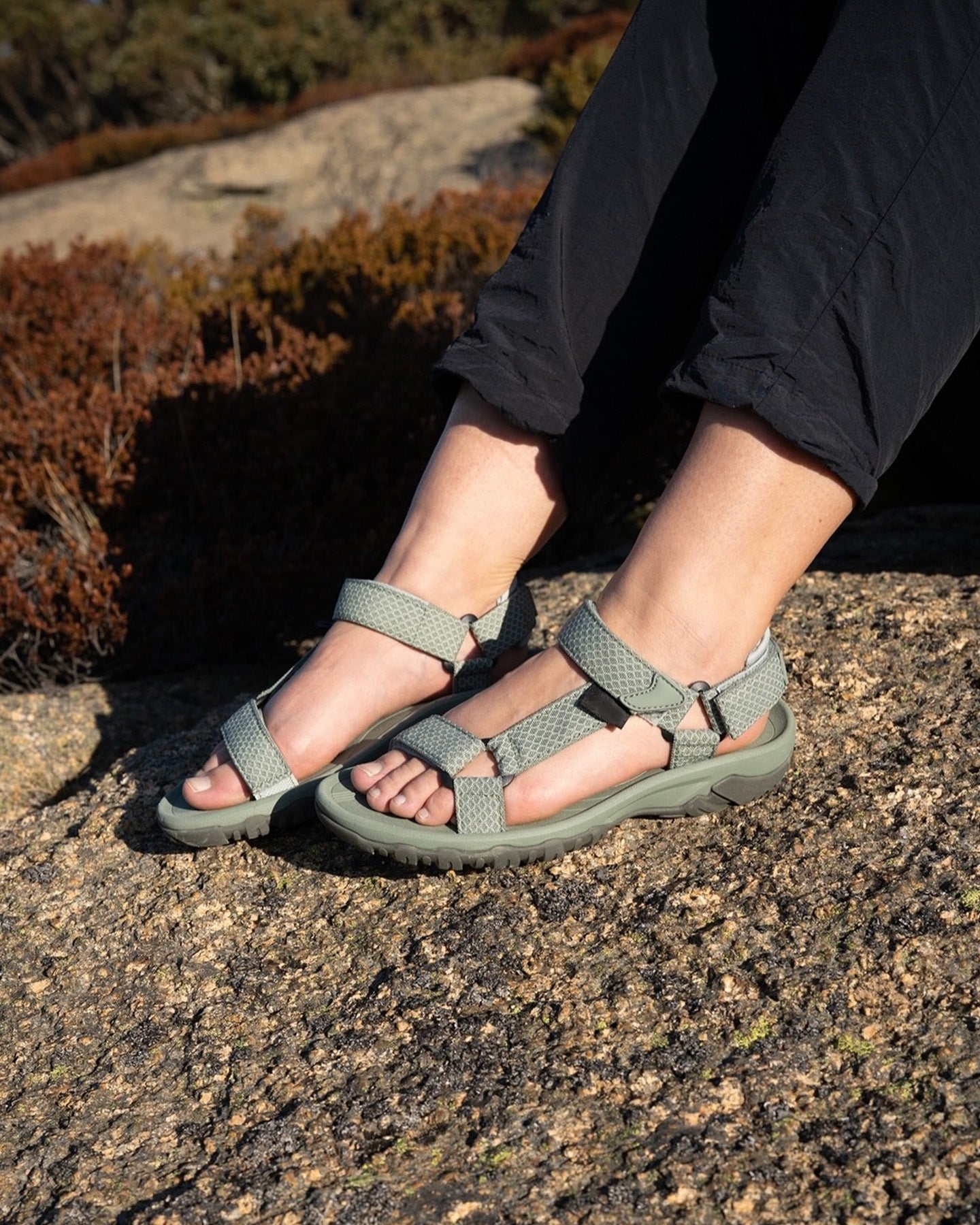 Women's Slim Heated Outdoor Pants – Waterproof + 3 Heat Levels for Hiking & Skiing