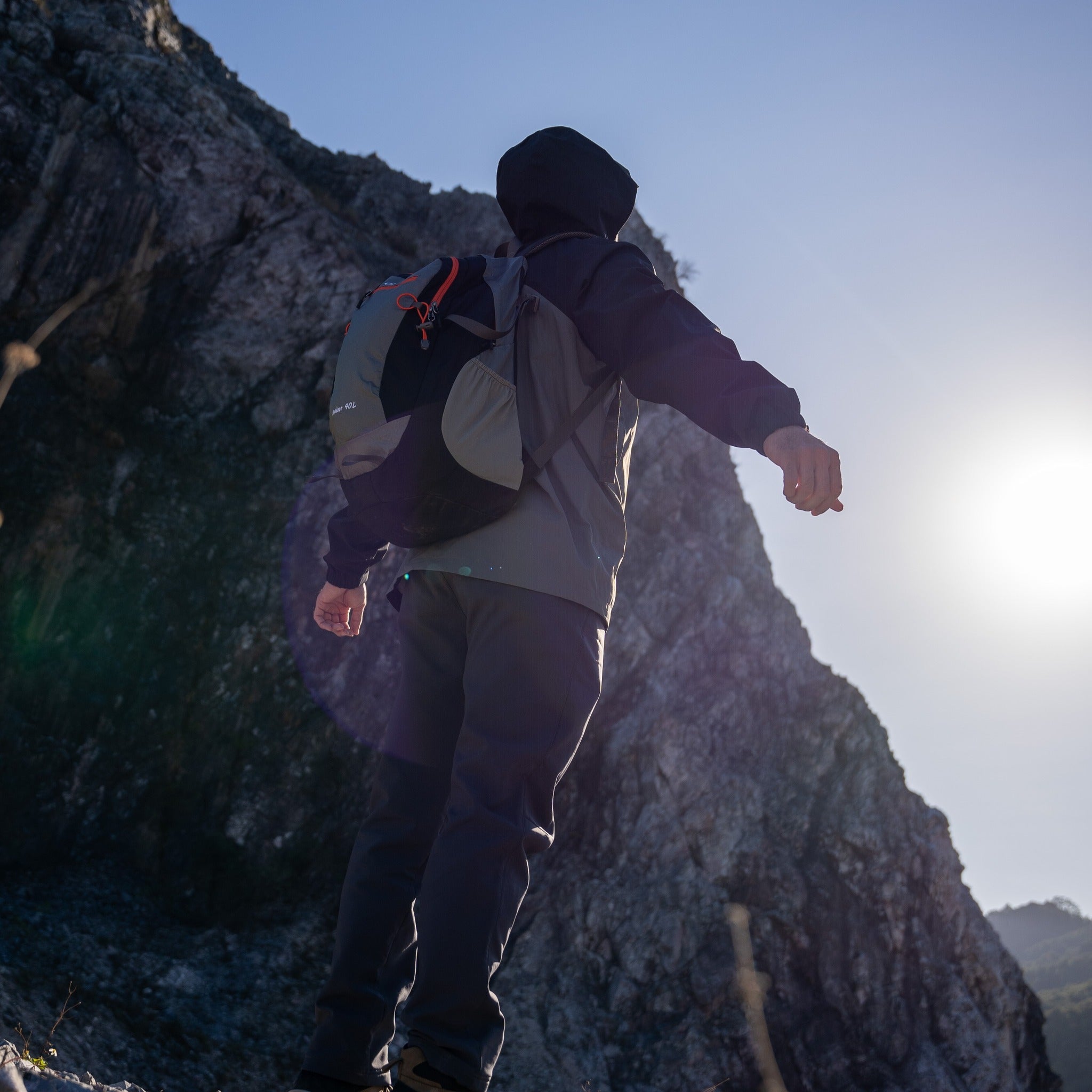 Men's Windbreaker Heated Jacket Reflective Strips for Evening Hiking