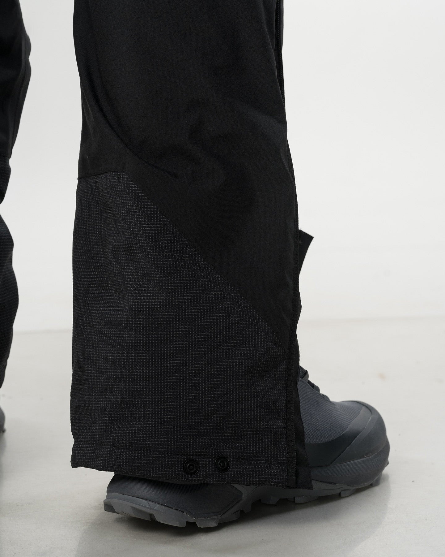 Men's Heated Pants with Loose Fit – Layers Over Base Layers for Cold Hiking