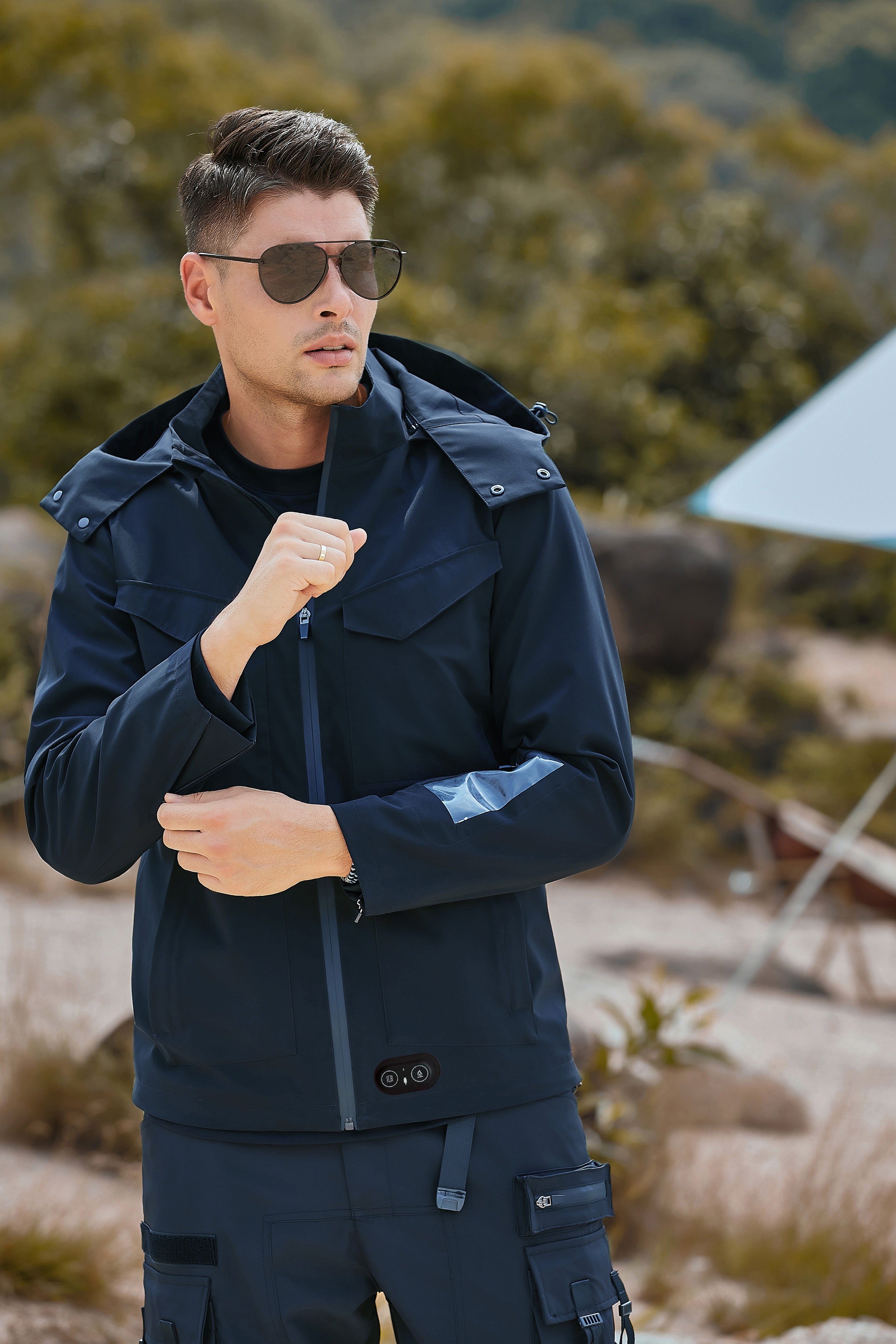 Men's Lightweight and rechargeable sports heated jacket, perfect for the outdoors