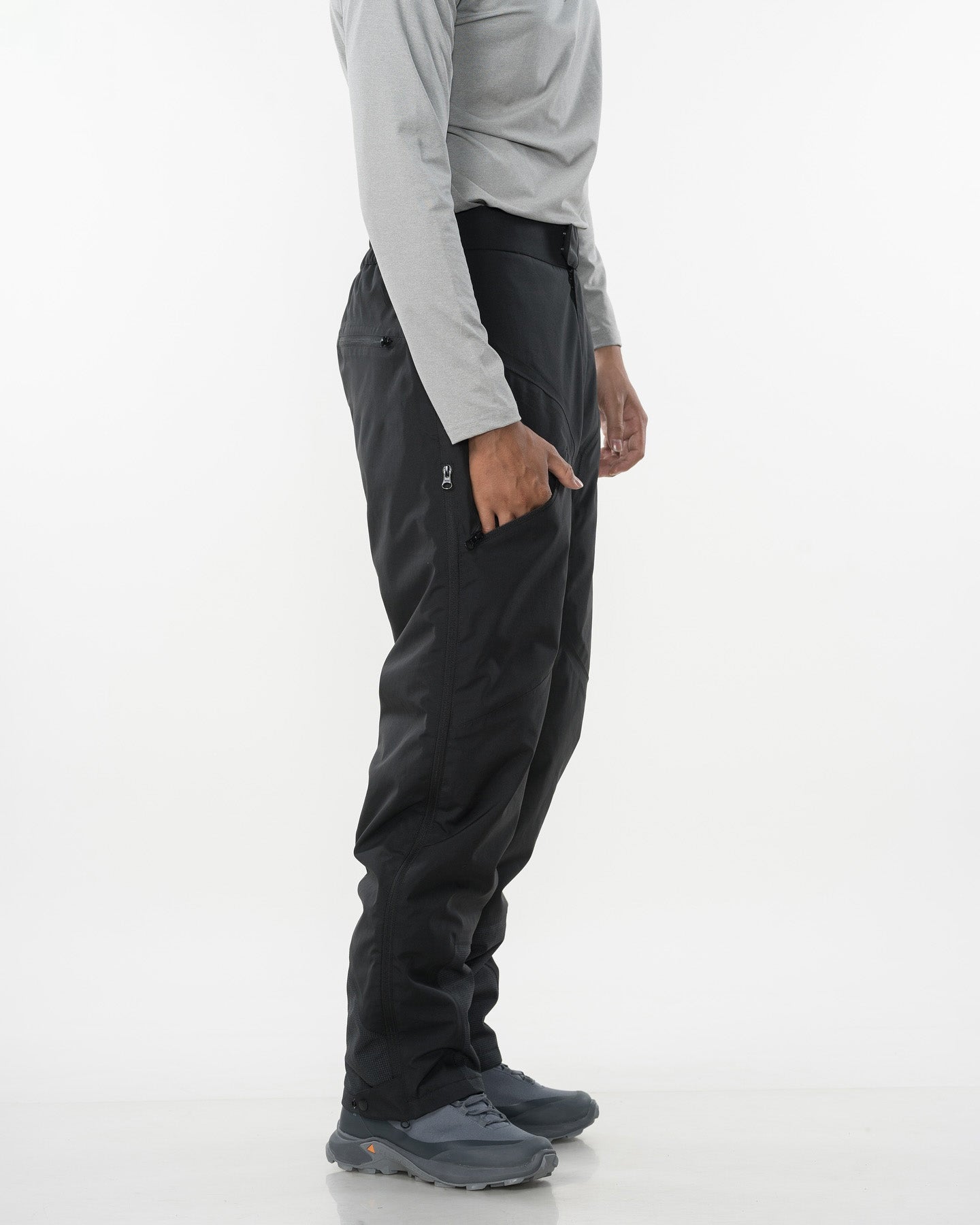 Men's Heated Pants with Loose Fit – Layers Over Base Layers for Cold Hiking